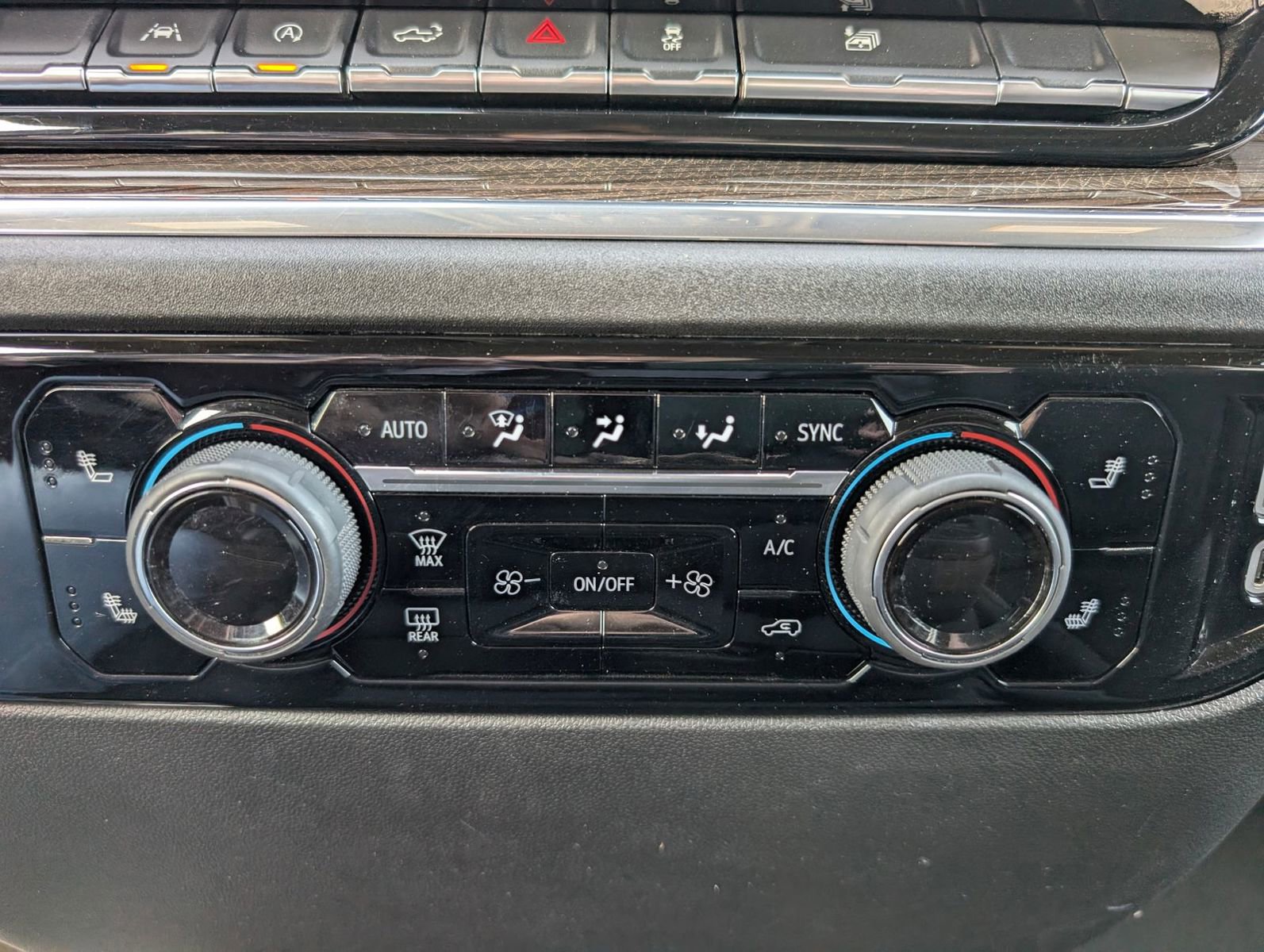 Used 2024 Chevrolet Silverado 1500 LT image 23