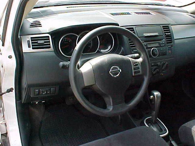 Used 2010 Nissan Versa 1.8 S w/ PWR Plus Pkg FWD image 11