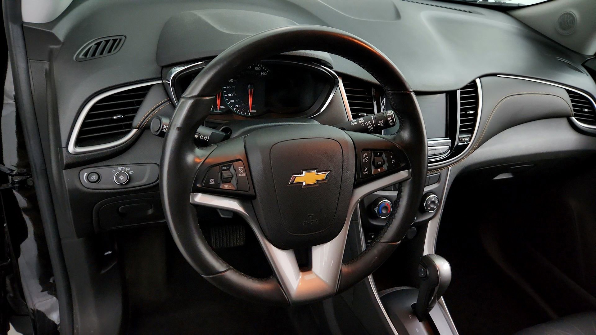 Used 2022 Chevrolet Trax LT w/ Midnight Edition AWD/4WD image 18