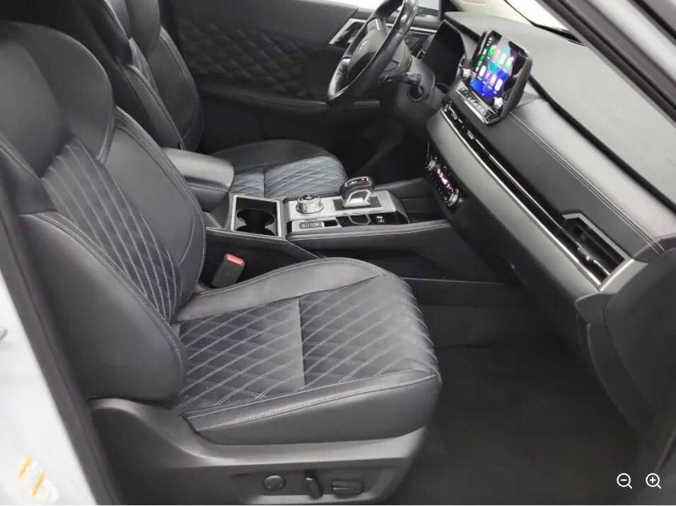 Used 2023 Mitsubishi Outlander SEL AWD/4WD image 6