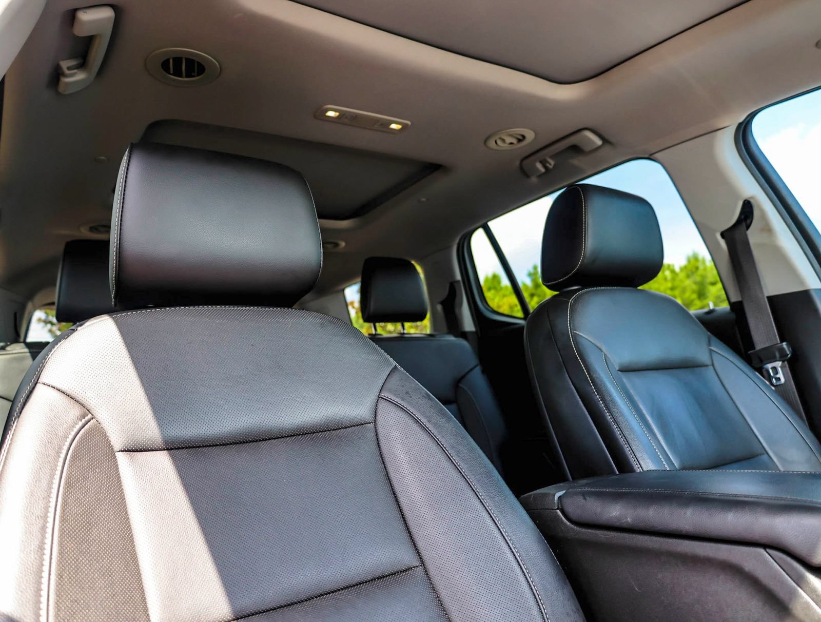 Used 2019 GMC Acadia SLT w/ Black Edition FWD image 12