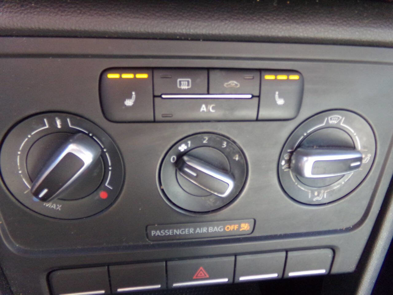 Used 2015 Volkswagen Beetle 1.8T Classic image 46