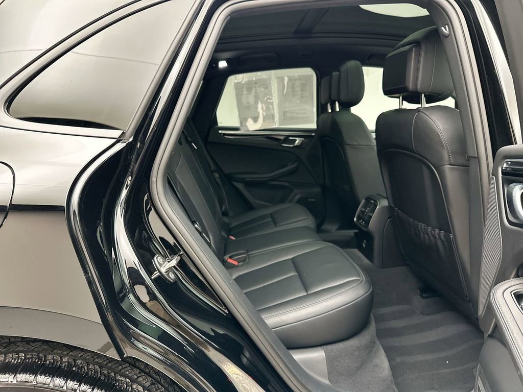 Used 2025 Porsche Macan image 7