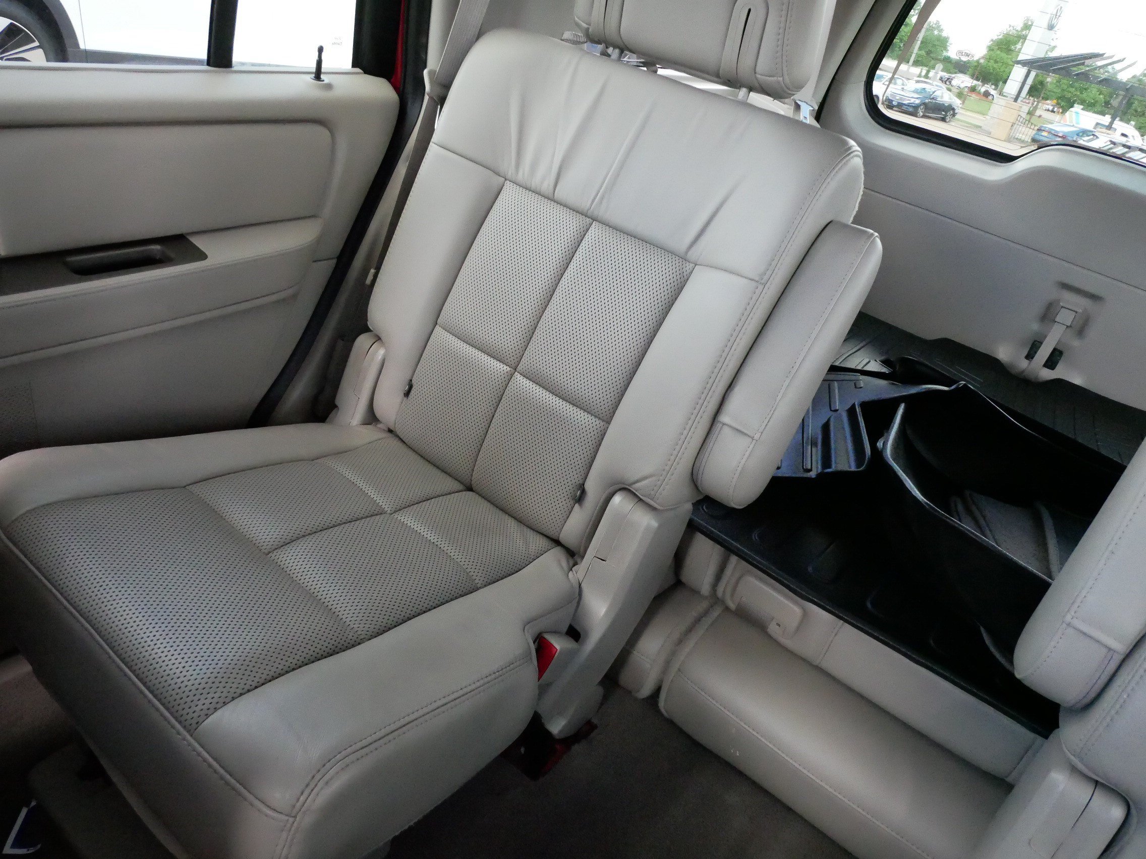 Used 2014 Lincoln Navigator 4WD image 12