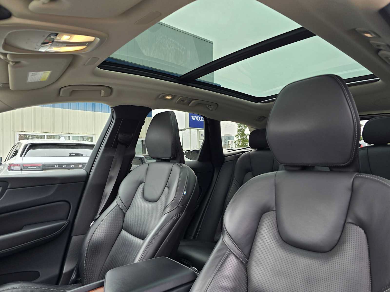 Certified 2023 Volvo XC60 B5 Ultimate AWD/4WD image 22