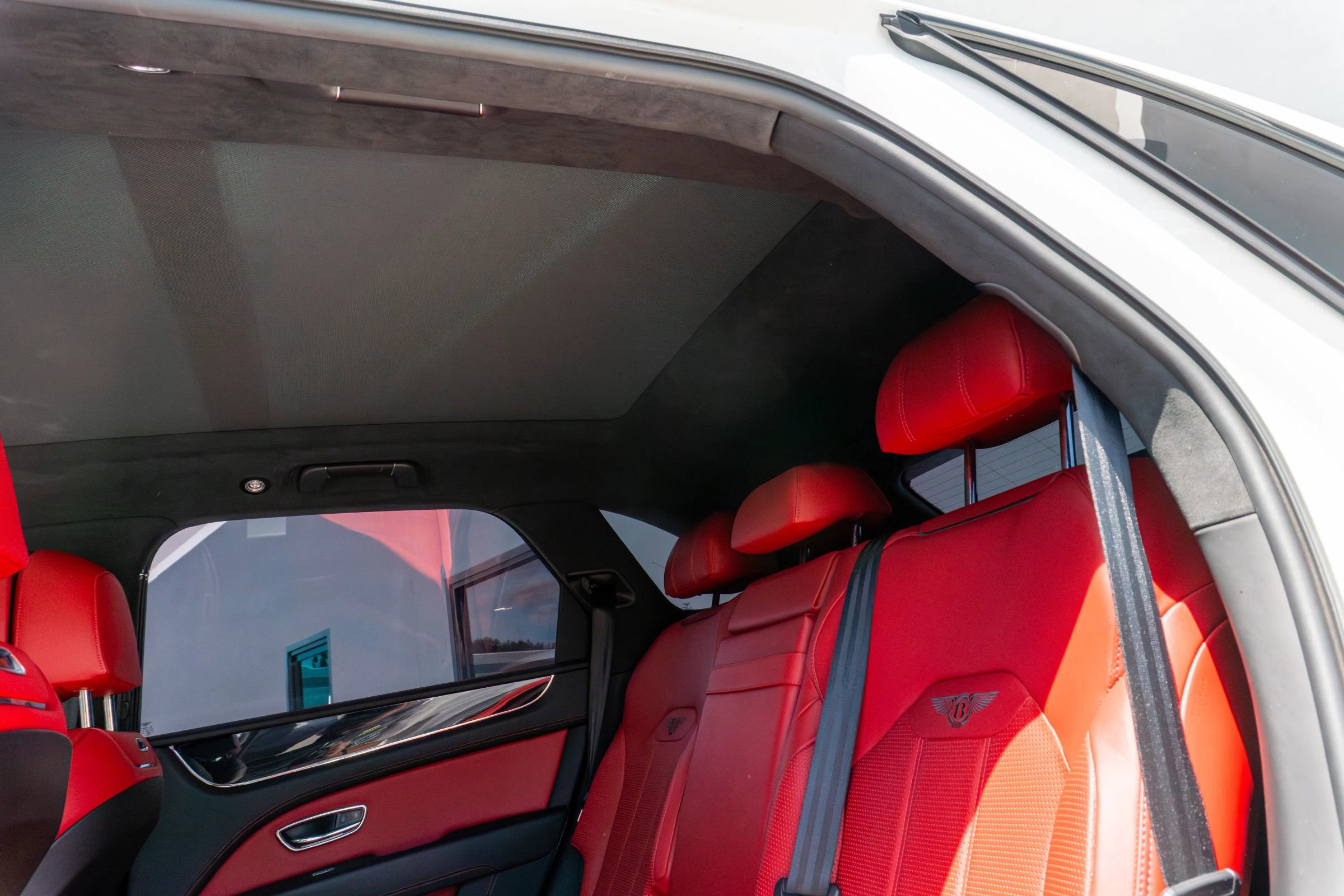 Used 2023 Bentley Bentayga image 50