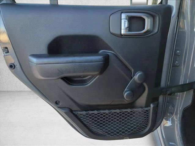 Used 2020 Jeep Gladiator Sport image 26