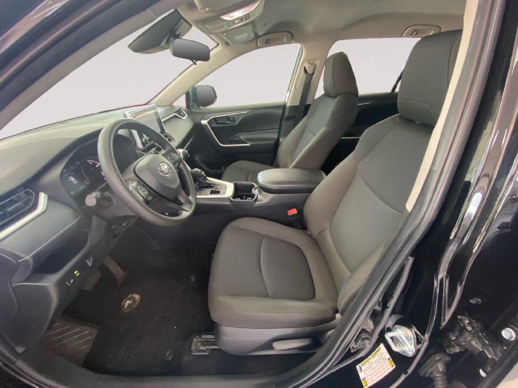 Used 2025 Toyota RAV4 LE AWD/4WD image 9