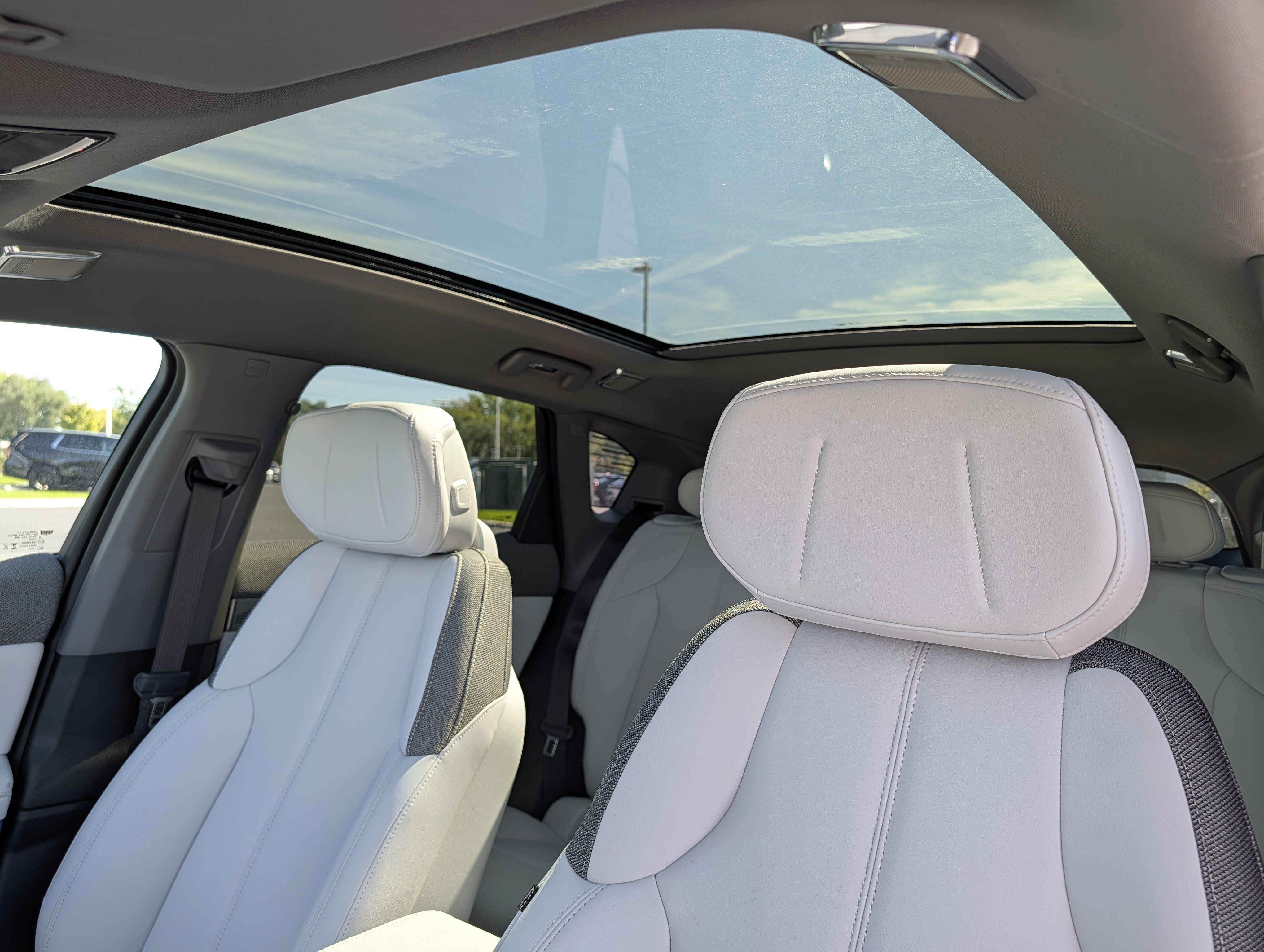 New 2027 Cadillac Optiq Luxury w/ LPO, Floor Liner Package AWD/4WD image 19