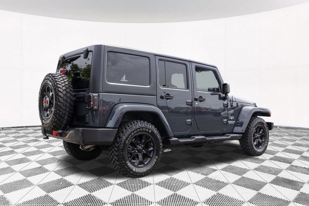 Used 2017 Jeep Wrangler Unlimited Sahara w/ Connectivity Group AWD/4WD image 10