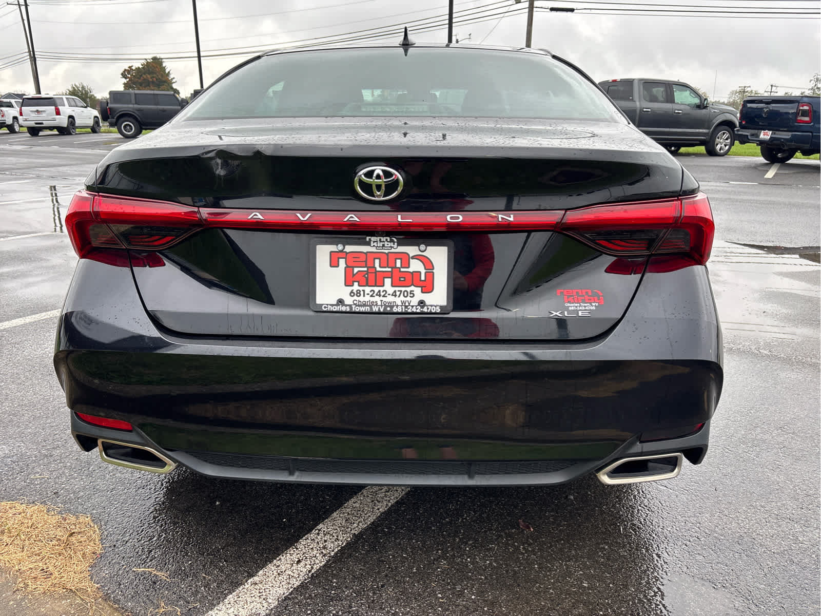 Used 2021 Toyota Avalon XLE w/ Moonroof Package FWD image 4