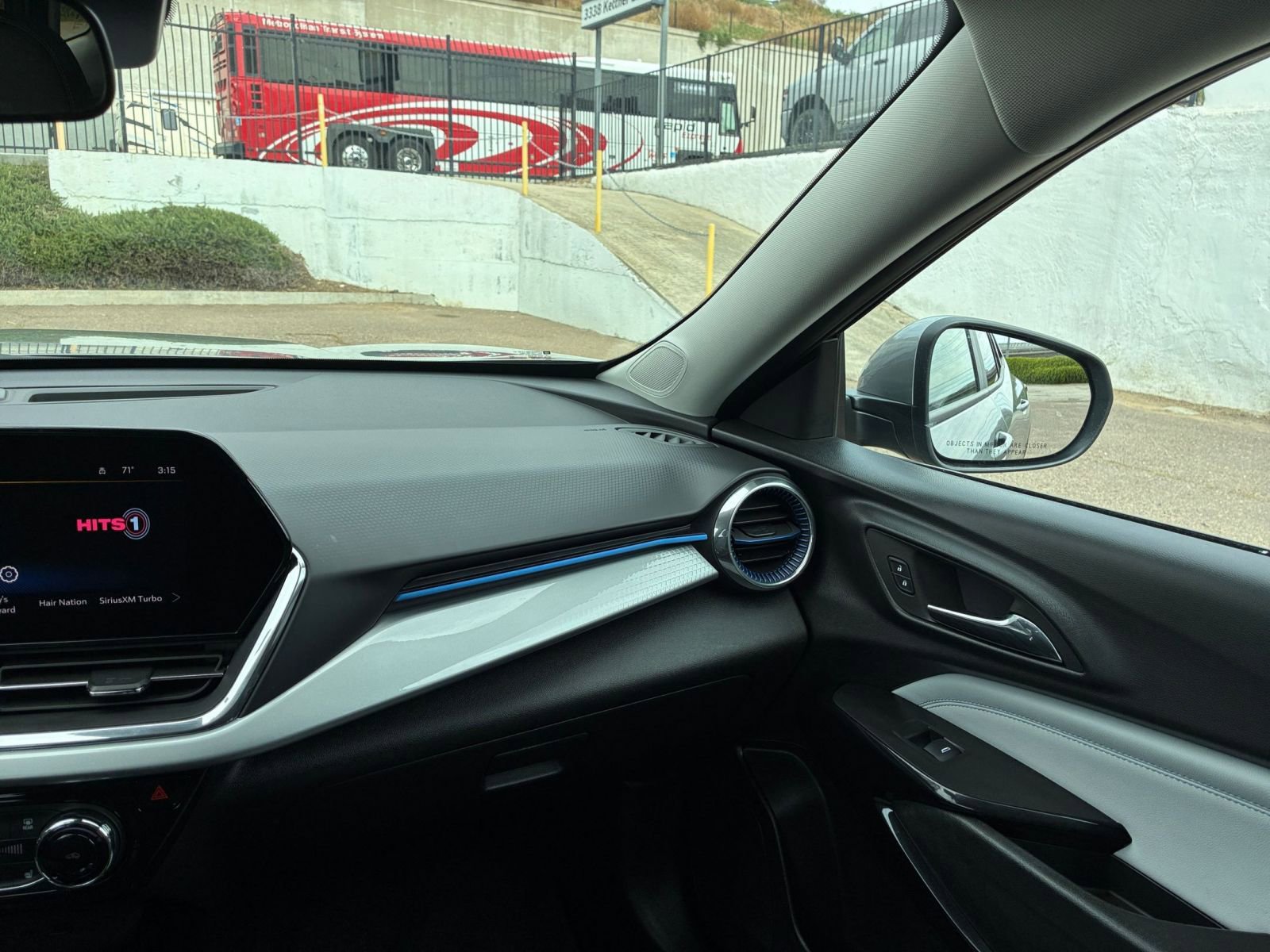 Used 2025 Chevrolet Trax LT w/ LT Convenience Package FWD image 34