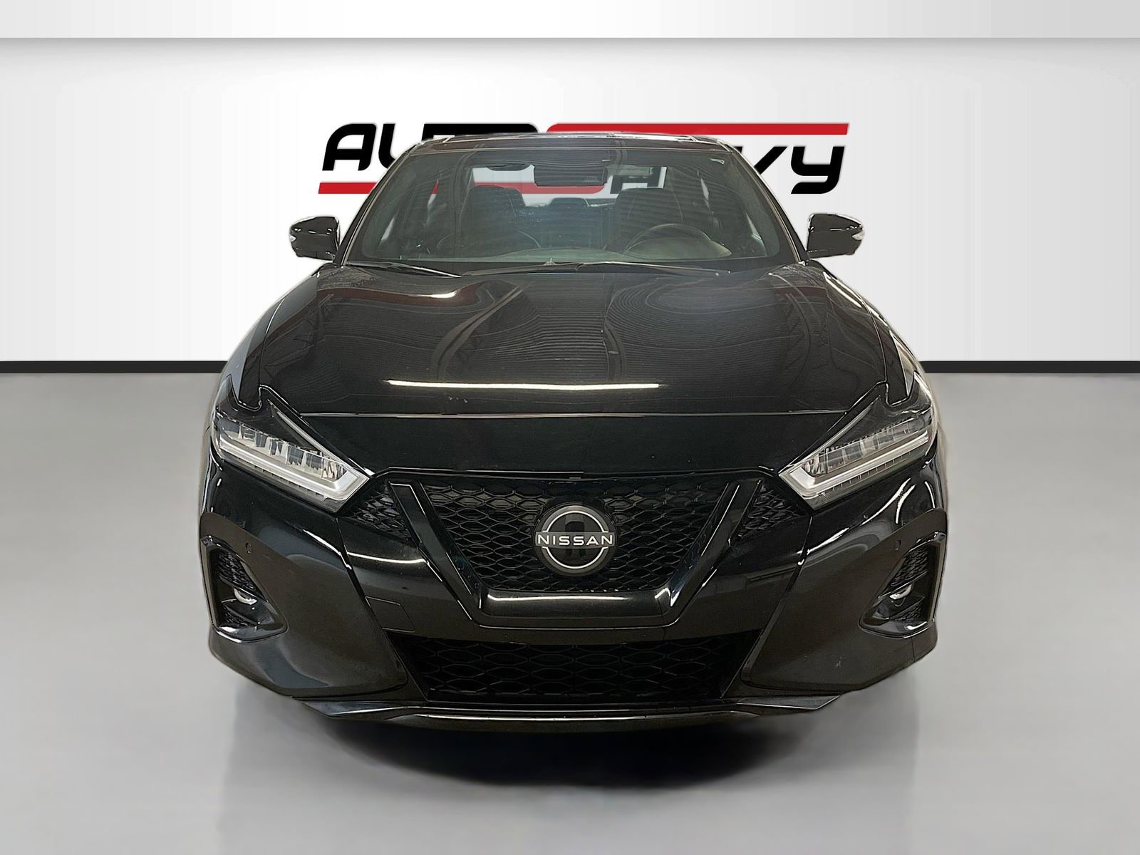 Used 2023 Nissan Maxima SR w/ Sport Mat Group image 2