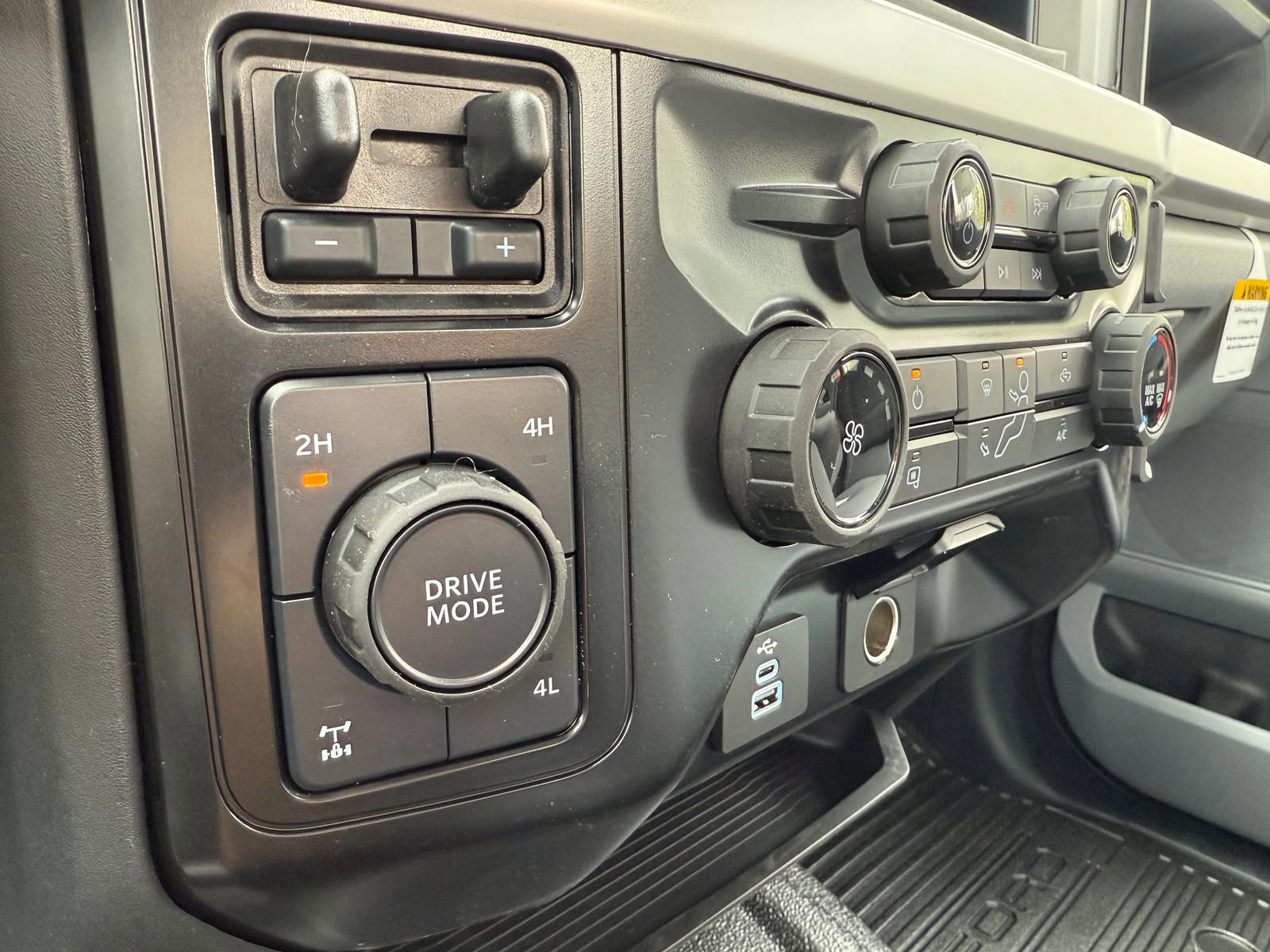 New 2025 Ford F350 XL w/ XL Off-Road Package image 17