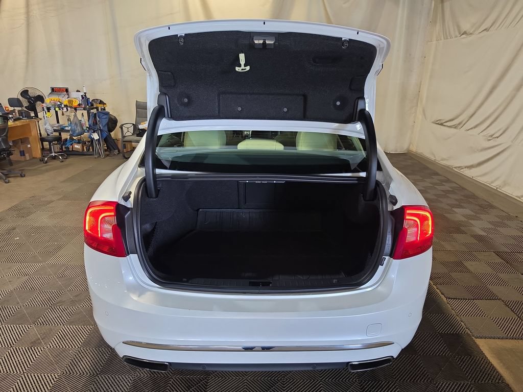 Used 2018 Volvo S60 T5 Inscription Platinum w/ Climate Package AWD/4WD image 21