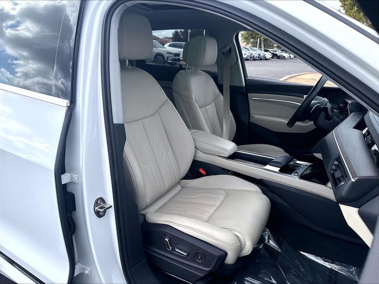 Used 2021 Audi e-tron Prestige w/ Prestige Package AWD/4WD image 31