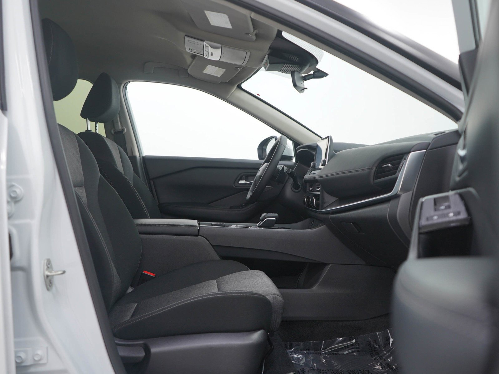 Used 2025 Nissan Rogue SV image 11