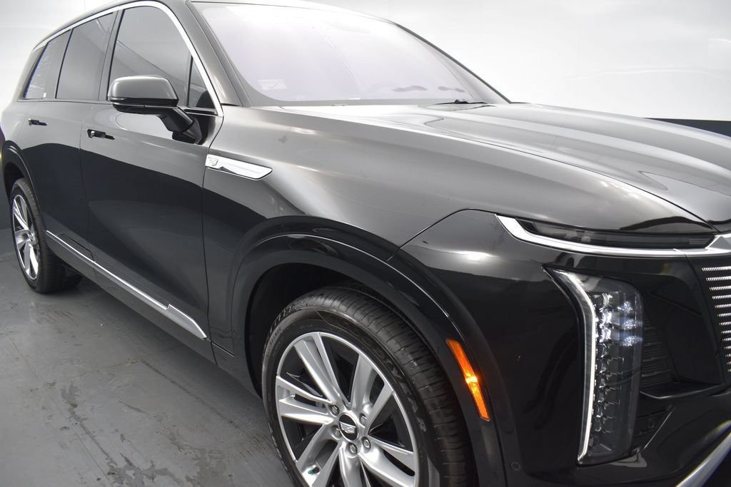 Certified 2026 Cadillac Vistiq Luxury w/ LPO, Floor Liner Package AWD/4WD image 35