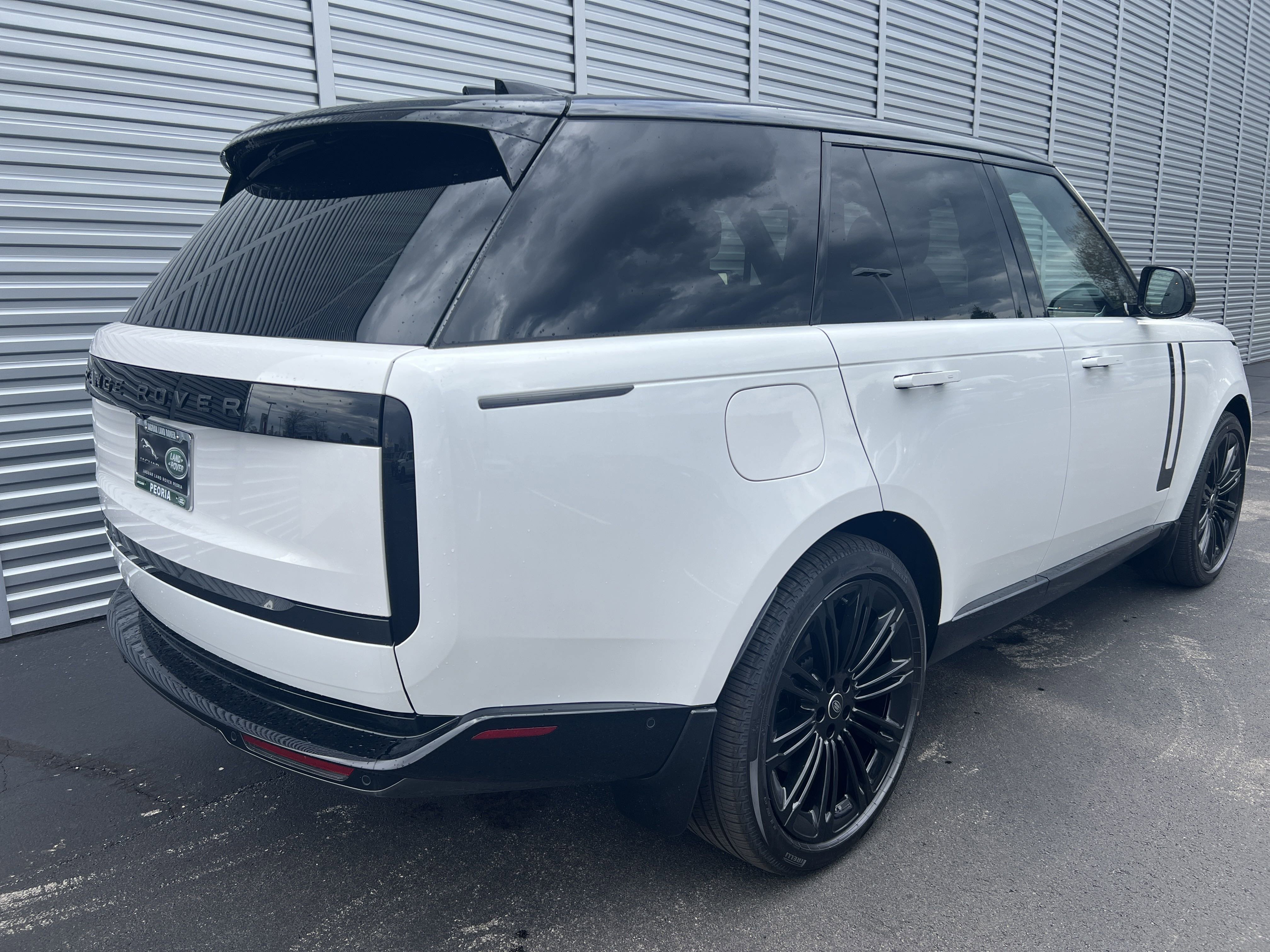New 2025 Land Rover Range Rover SE image 5