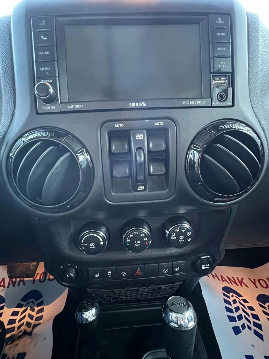 Used 2014 Jeep Wrangler Unlimited Sahara image 15