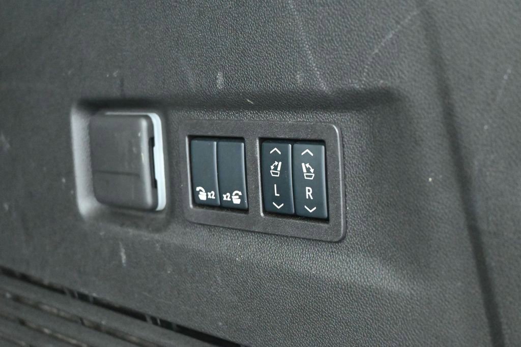 Used 2025 GMC Yukon XL Denali AWD/4WD image 43