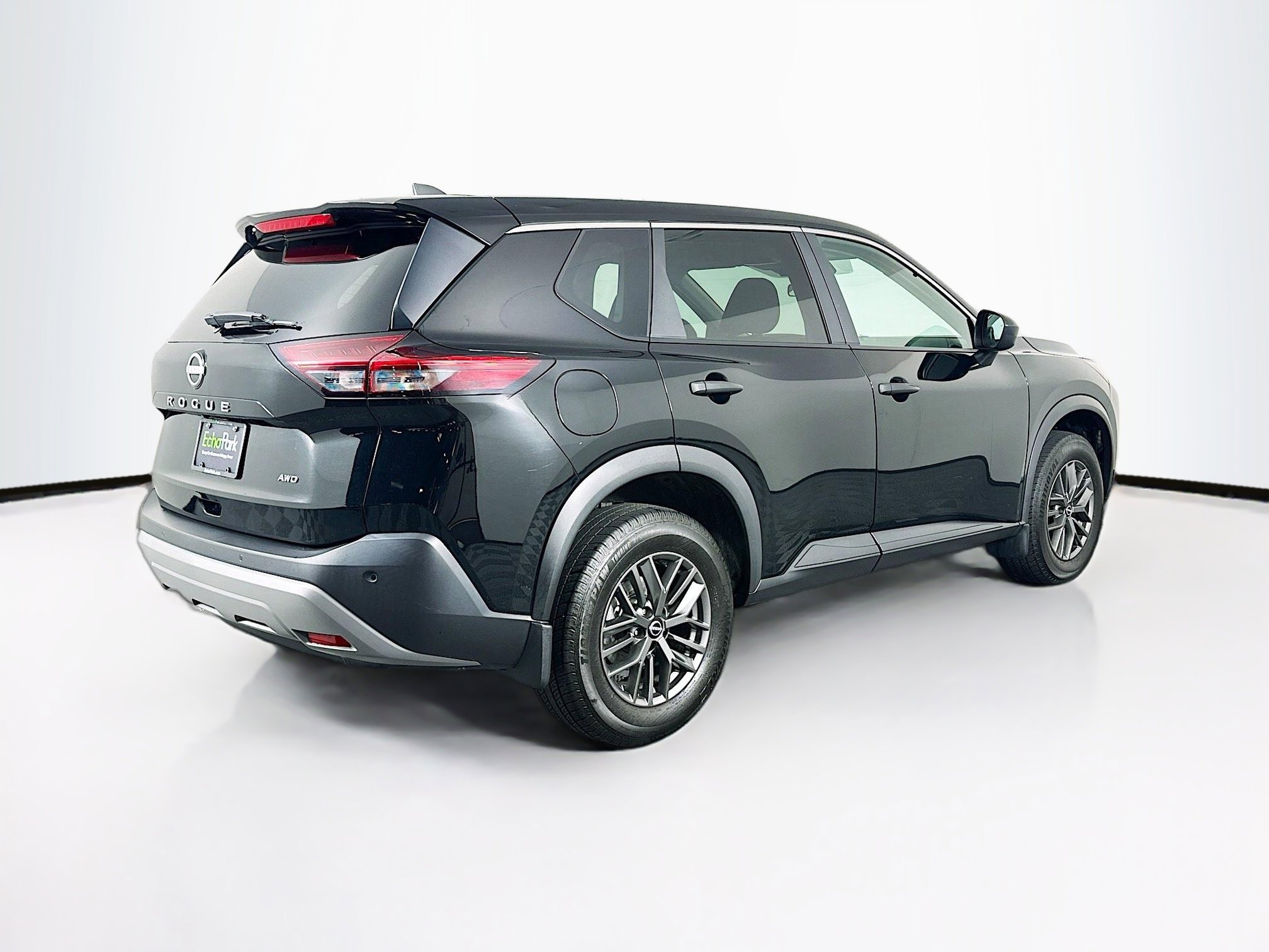 Used 2023 Nissan Rogue S AWD/4WD image 9