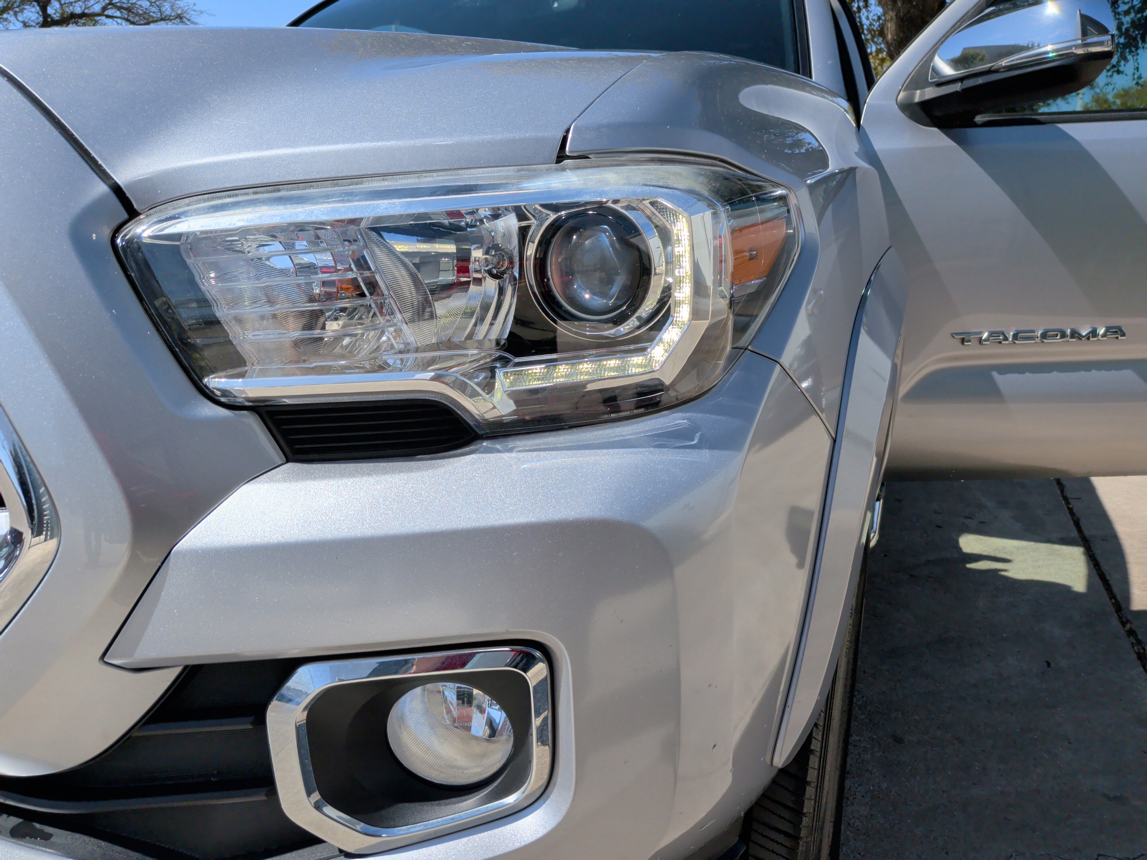 Used 2018 Toyota Tacoma Limited image 6