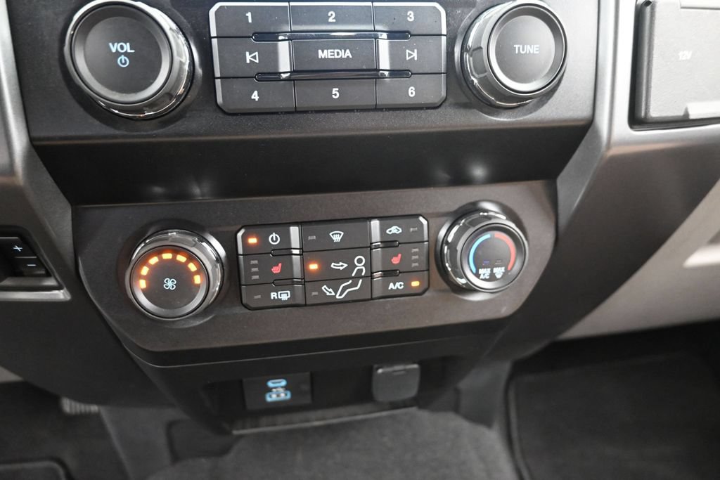 Used 2020 Ford F350 XLT w/ XLT Premium Package AWD/4WD image 20