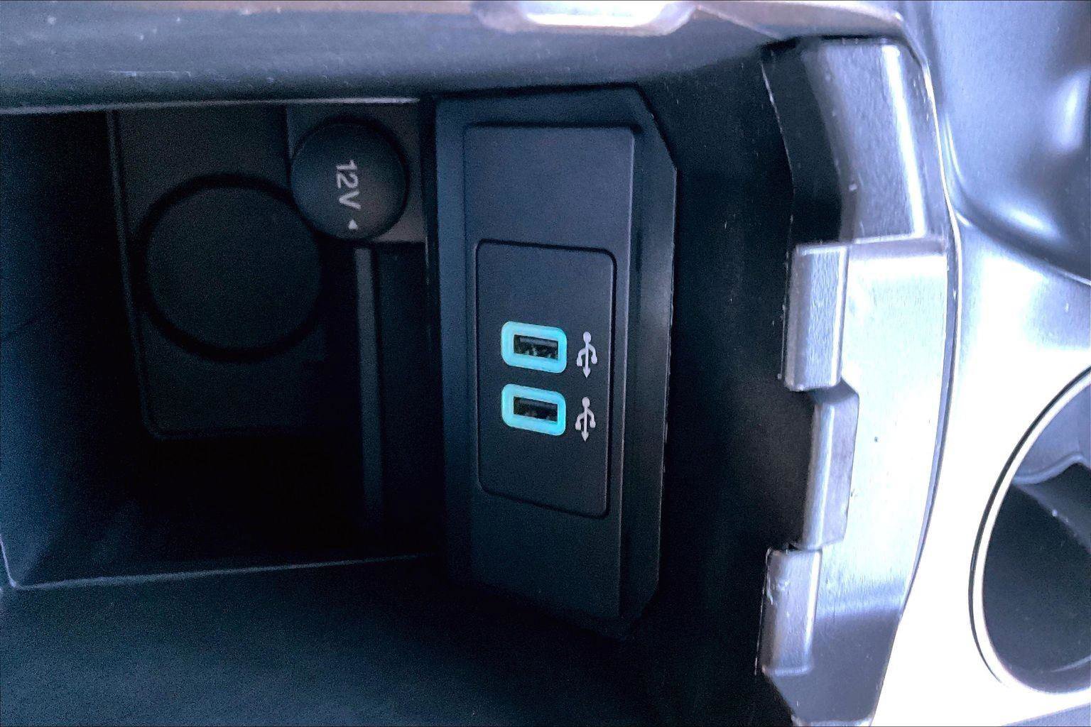 Used 2017 Ford C-MAX Energi SE w/ Equipment Group 401A image 26