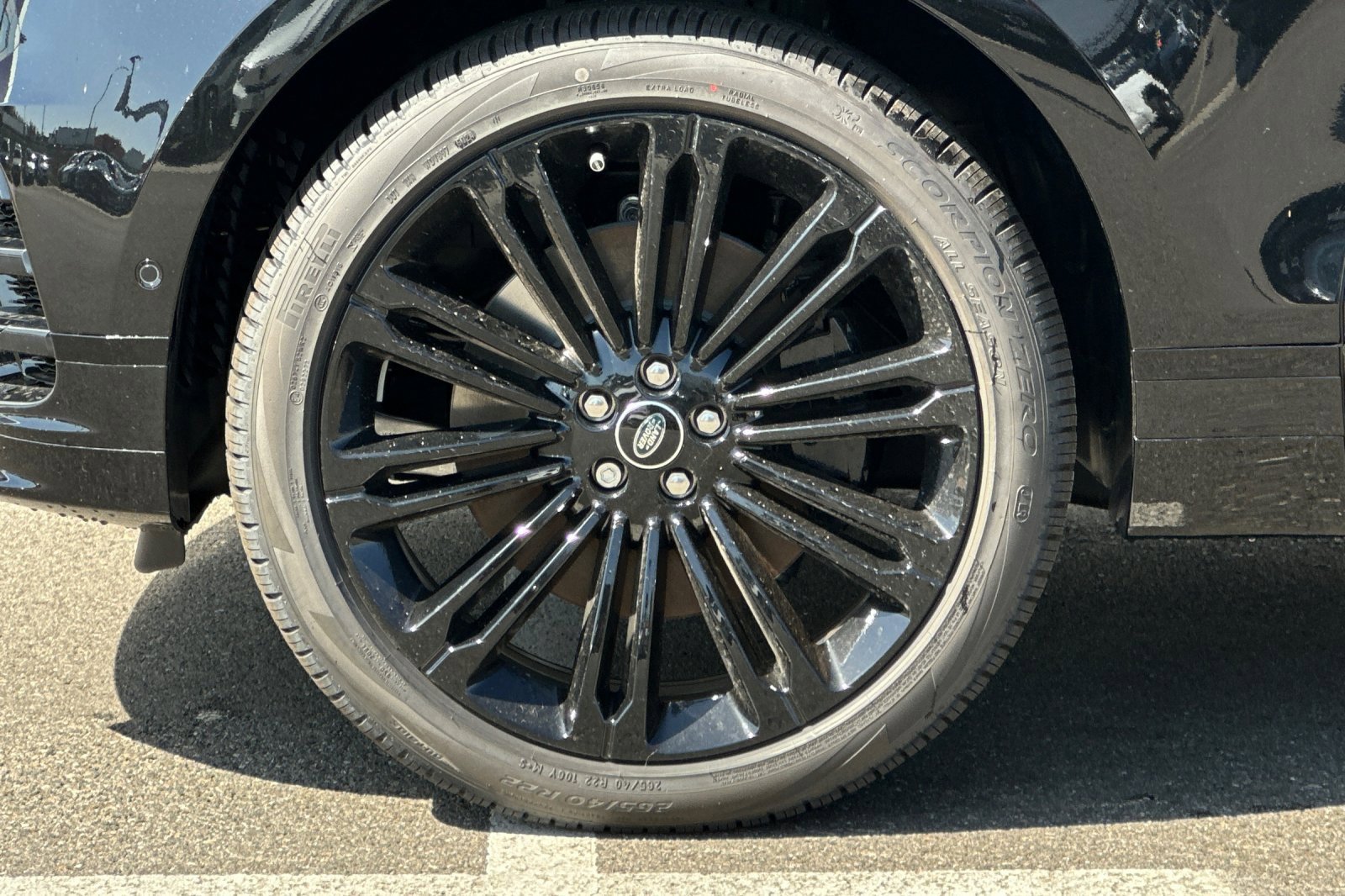 New 2026 Land Rover Range Rover Velar Dynamic SE image 32
