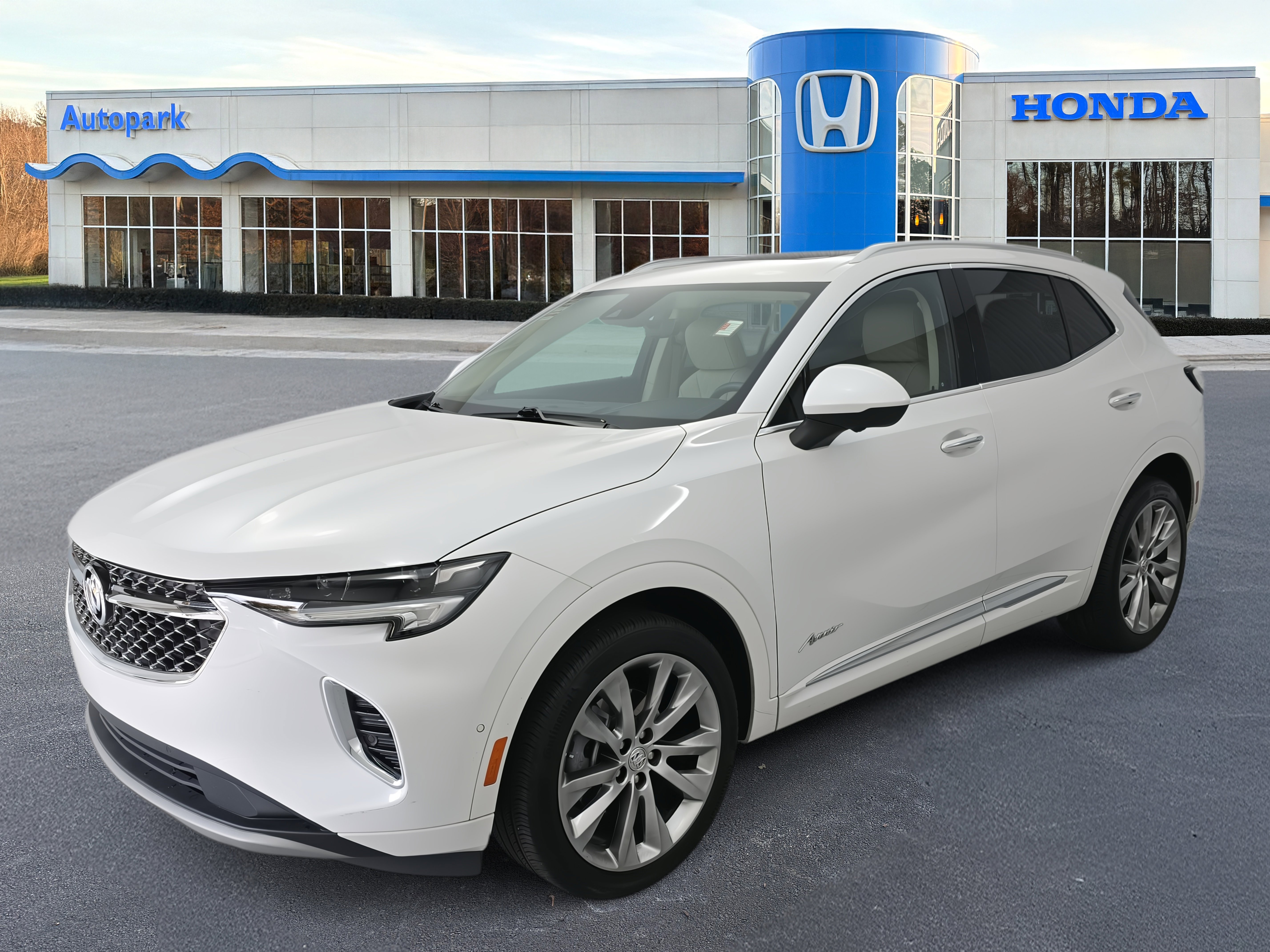 Used 2023 Buick Envision Avenir image 1