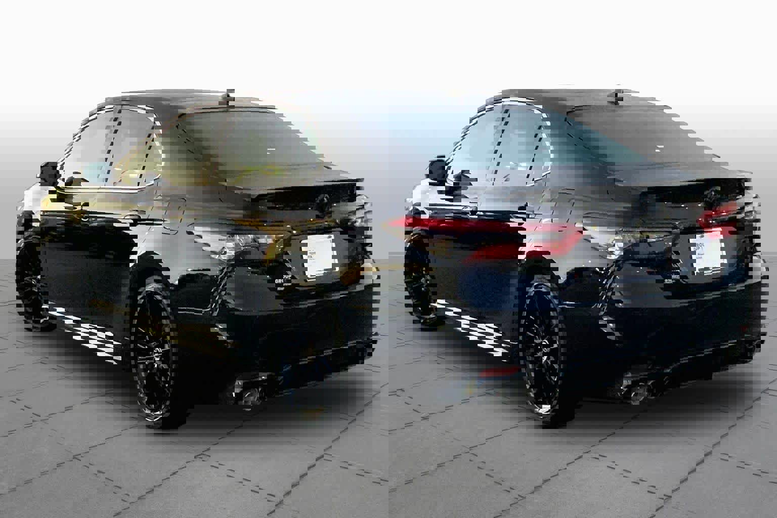 Used 2022 Toyota Camry XSE w/ Navigation Package image 12