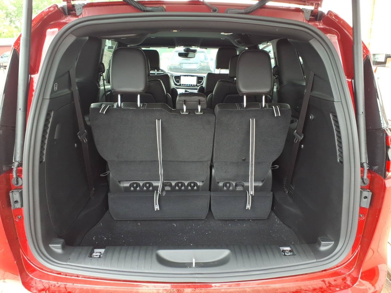 New 2027 Chrysler Pacifica Select AWD/4WD image 10
