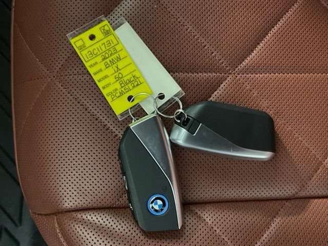 Used 2023 BMW iX xDrive50 w/ Sport Package AWD/4WD image 40