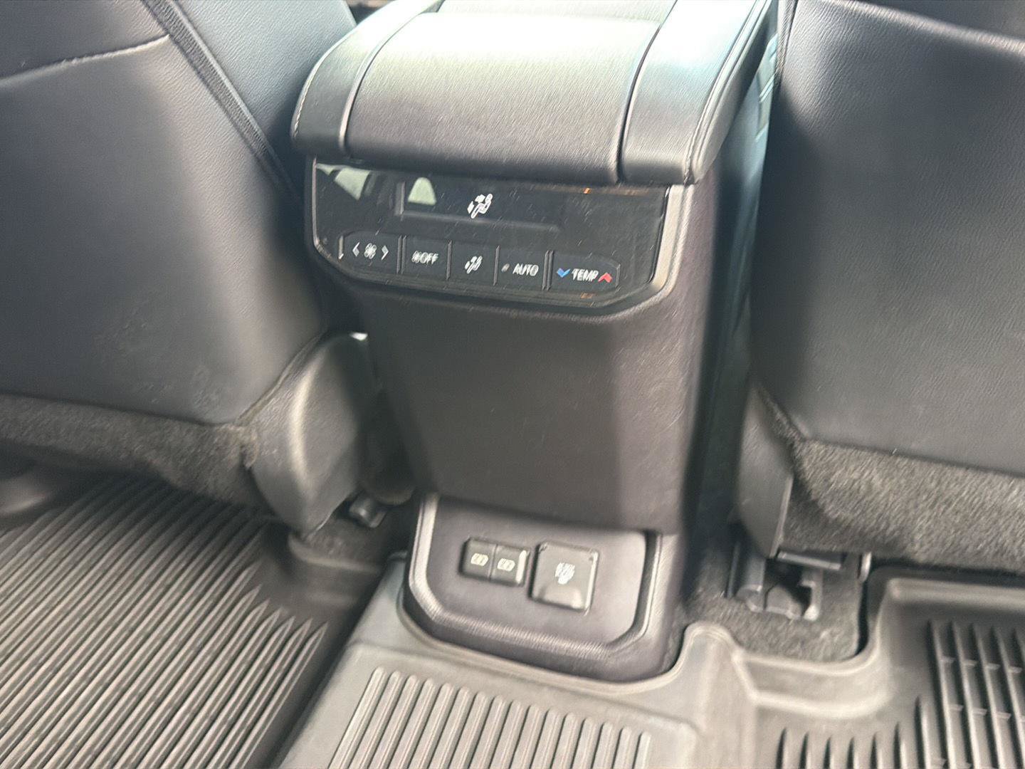 Used 2024 Toyota Highlander Limited AWD/4WD image 17