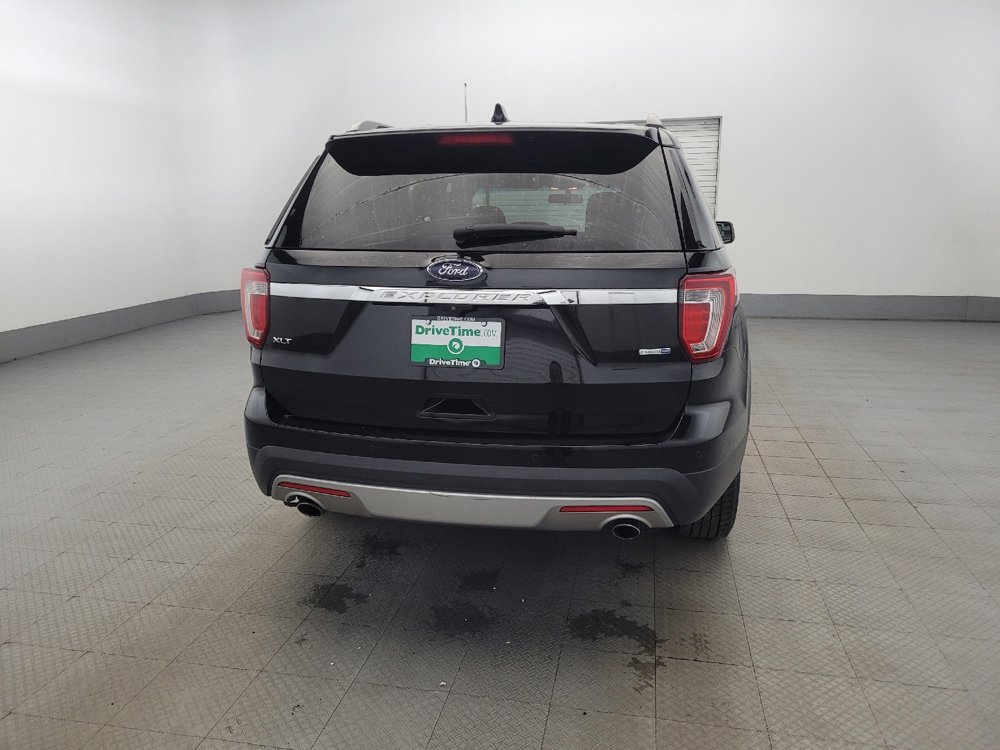 Used 2017 Ford Explorer XLT image 7
