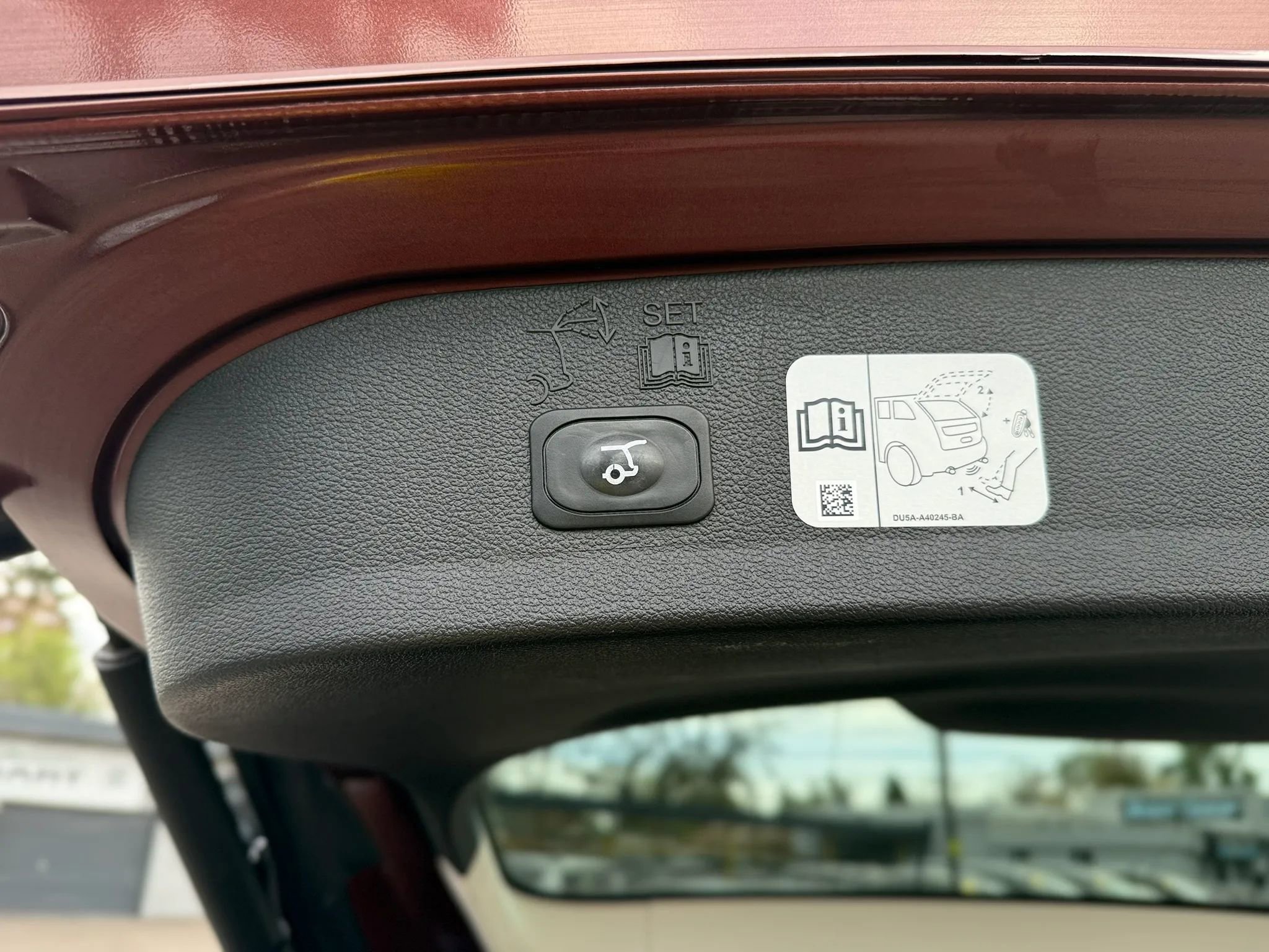 Used 2018 Ford Escape Titanium image 24