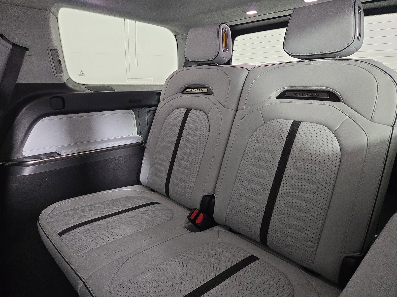 Used 2024 Rivian R1S Adventure AWD/4WD image 22