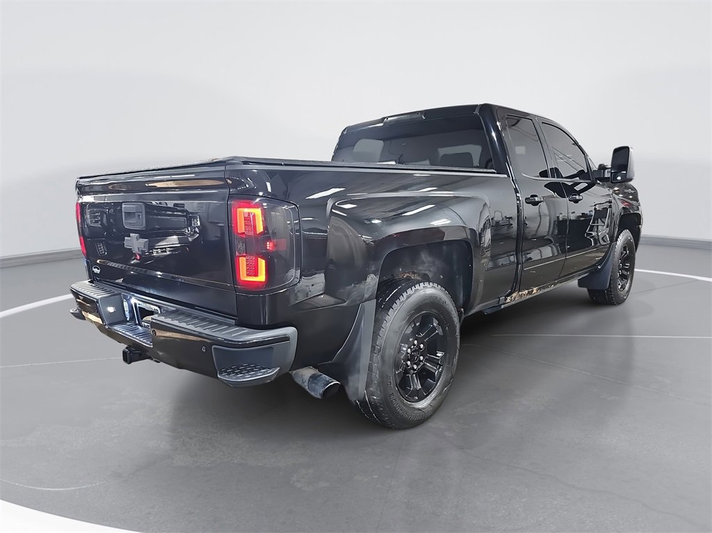 Used 2017 Chevrolet Silverado 1500 LT w/ Midnight Edition image 3