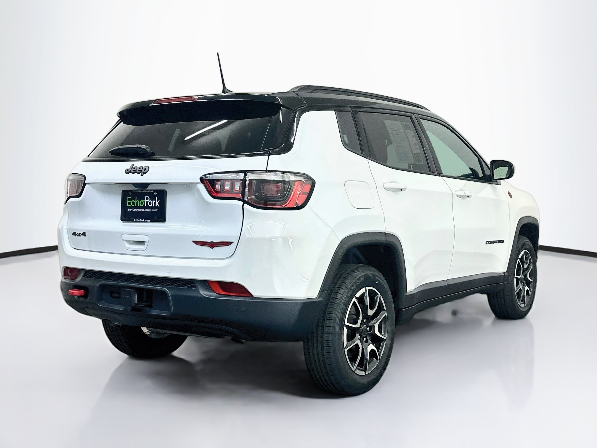 Used 2025 Jeep Compass Trailhawk w/ Trailer Tow Group AWD/4WD image 9