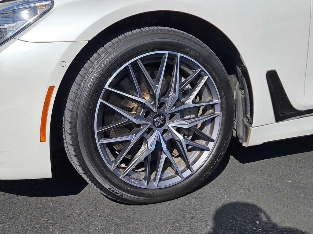 Used 2019 BMW 750i xDrive w/ M Sport Package AWD/4WD image 9