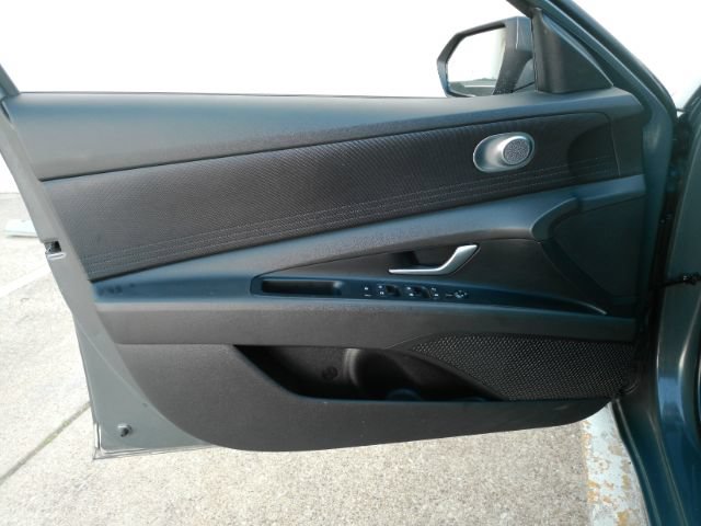 Used 2026 Hyundai Elantra SE FWD image 13