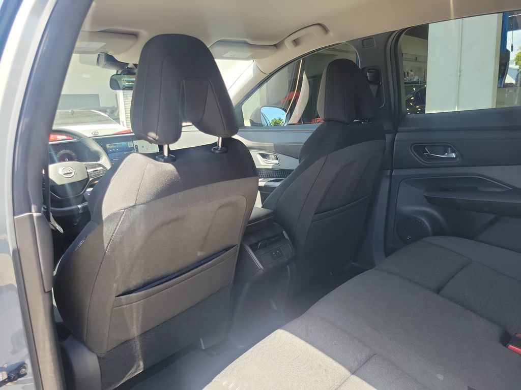 Used 2023 Nissan Ariya FWD image 12
