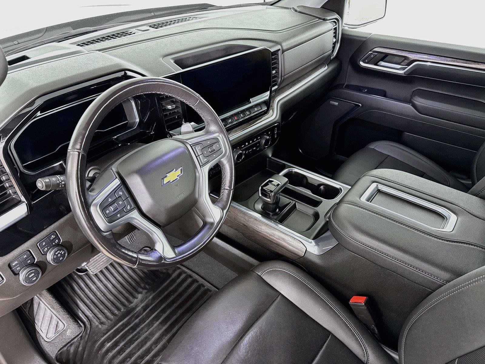 Used 2022 Chevrolet Silverado 1500 LTZ w/ LTZ Premium Package AWD/4WD image 15