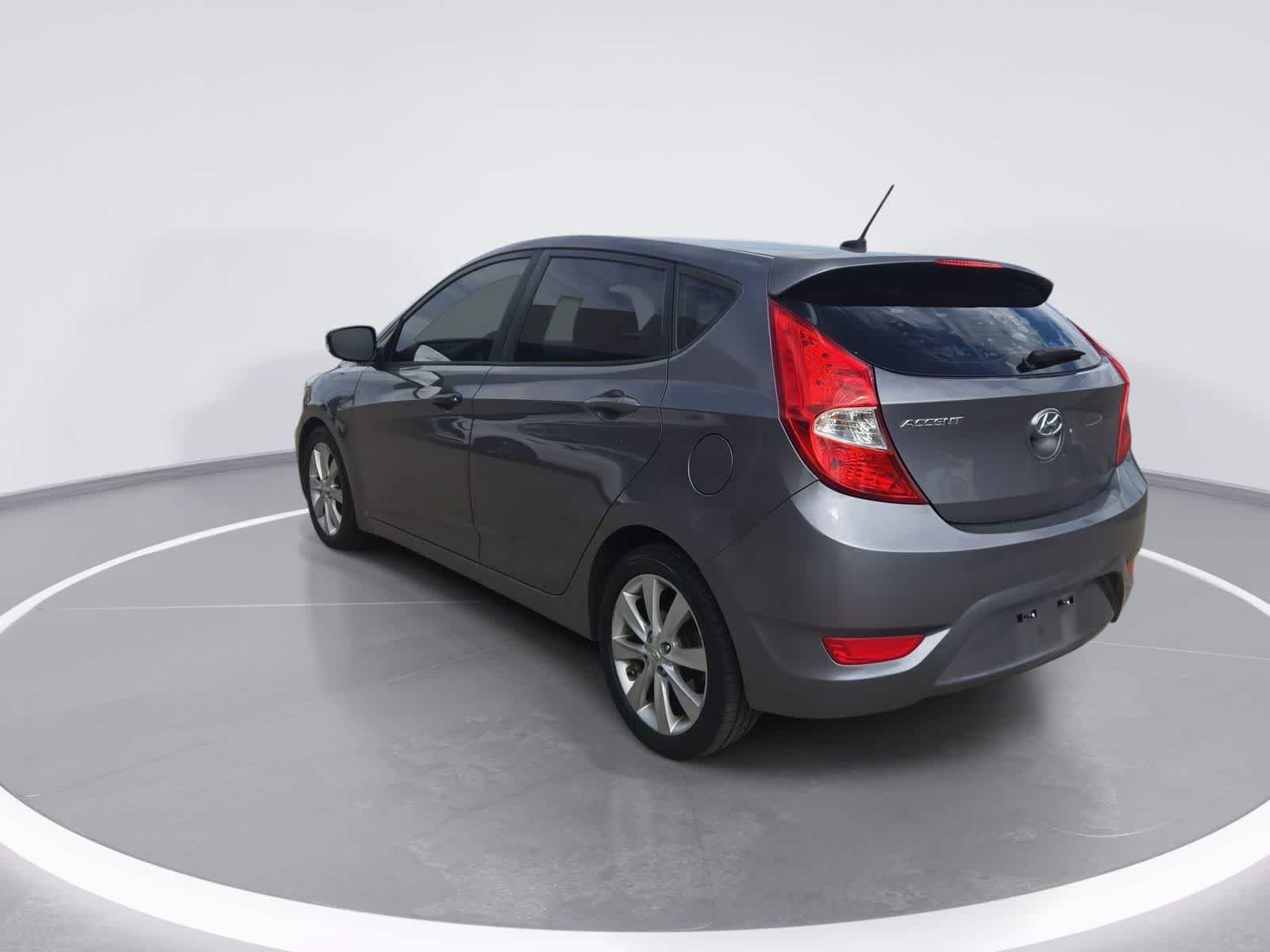 Used 2013 Hyundai Accent SE FWD image 6