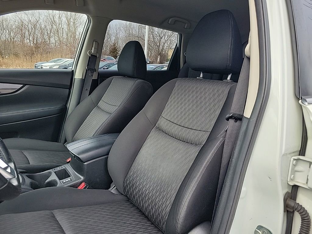 Used 2019 Nissan Rogue SV image 14