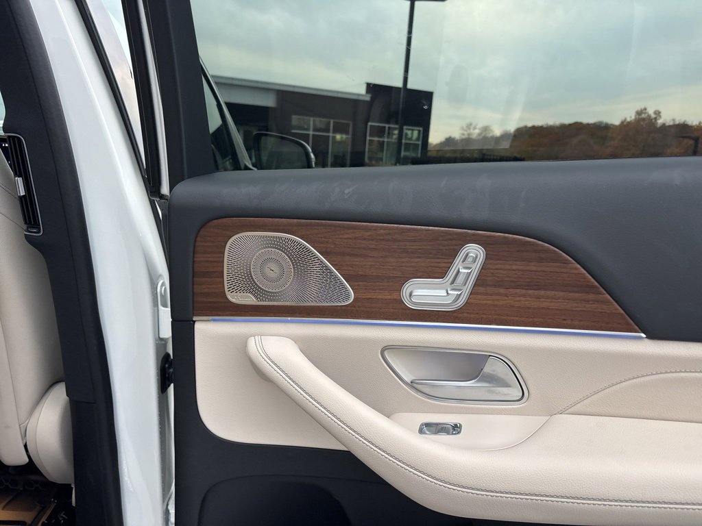 Used 2025 Mercedes-Benz GLS 450 4MATIC image 17