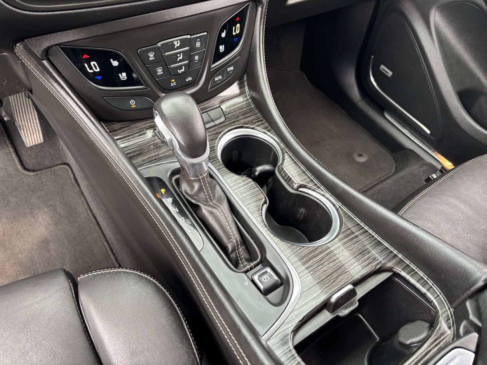 Used 2018 Buick Envision Premium AWD/4WD image 27