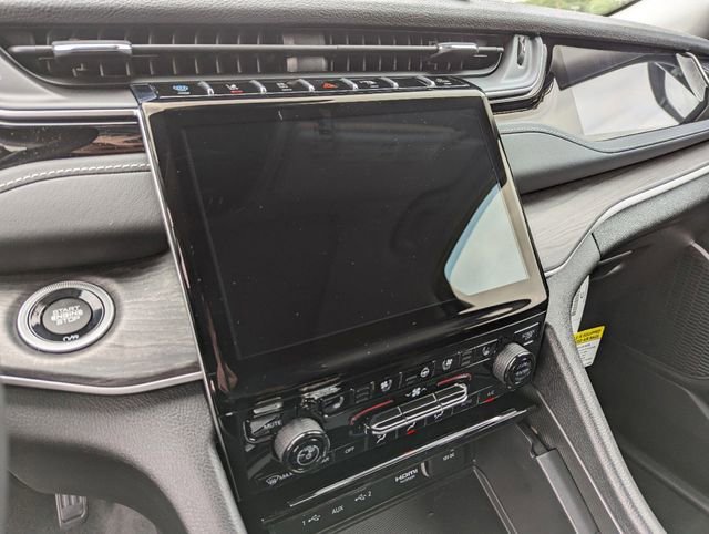 Used 2023 Jeep Grand Cherokee 4WD 4xe w/ Luxury Tech Group II image 14