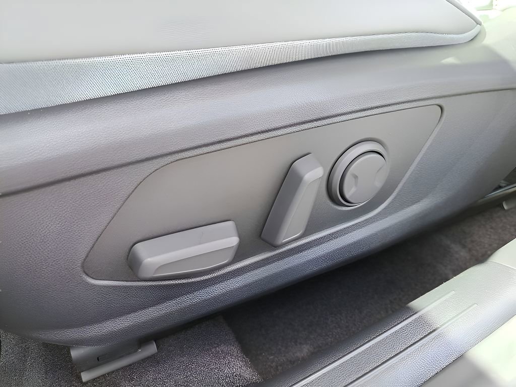 New 2026 Hyundai Elantra Limited image 14